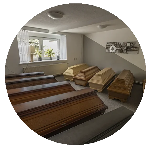 Ausstellungsraum Särge